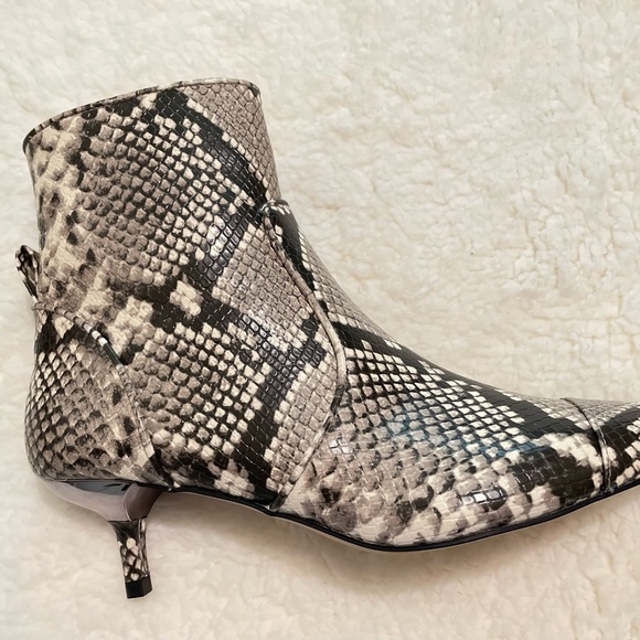 NEW Michael Kors Kadence Kitten Bootie EMB Faux Leather Color Sand Size 10M Box. - Picture 8 of 17